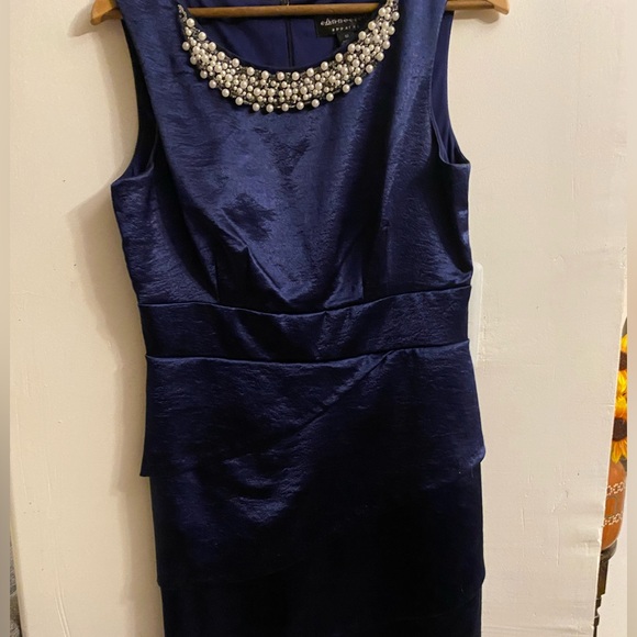 Formal Dress - Picture 2 of 5